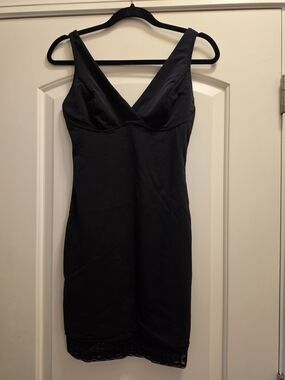 Classic Black V-Neck Bodycon Conpression Dress